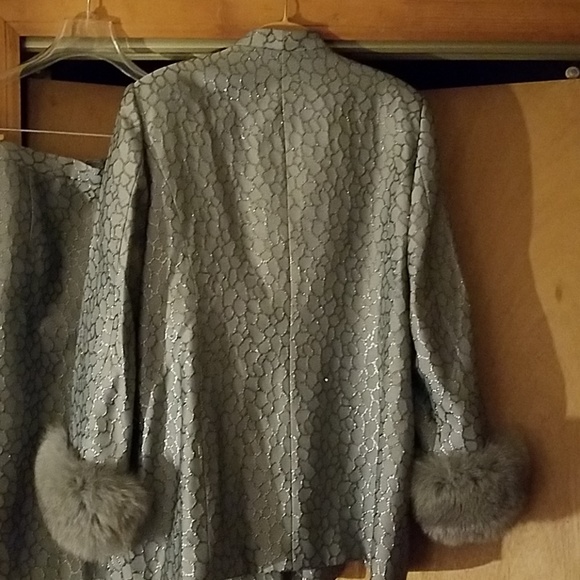 Suit - Picture 5 of 5